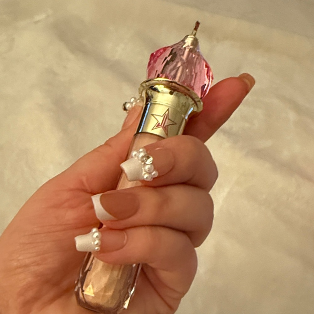 Jeffrey Star Magic Star Concealer #C15.5 - Picture 5 of 5
